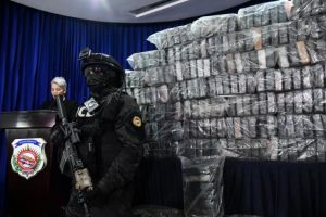 Autoridades presentan droga incautada