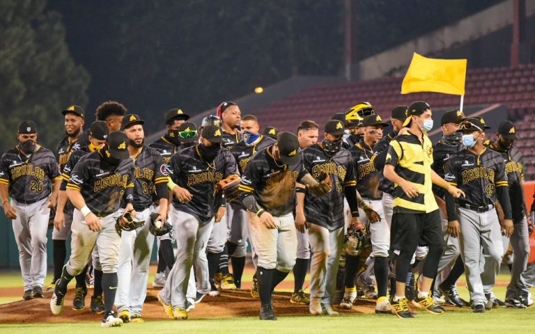 Águilas ganan serie y empatan con el Glorioso Licey