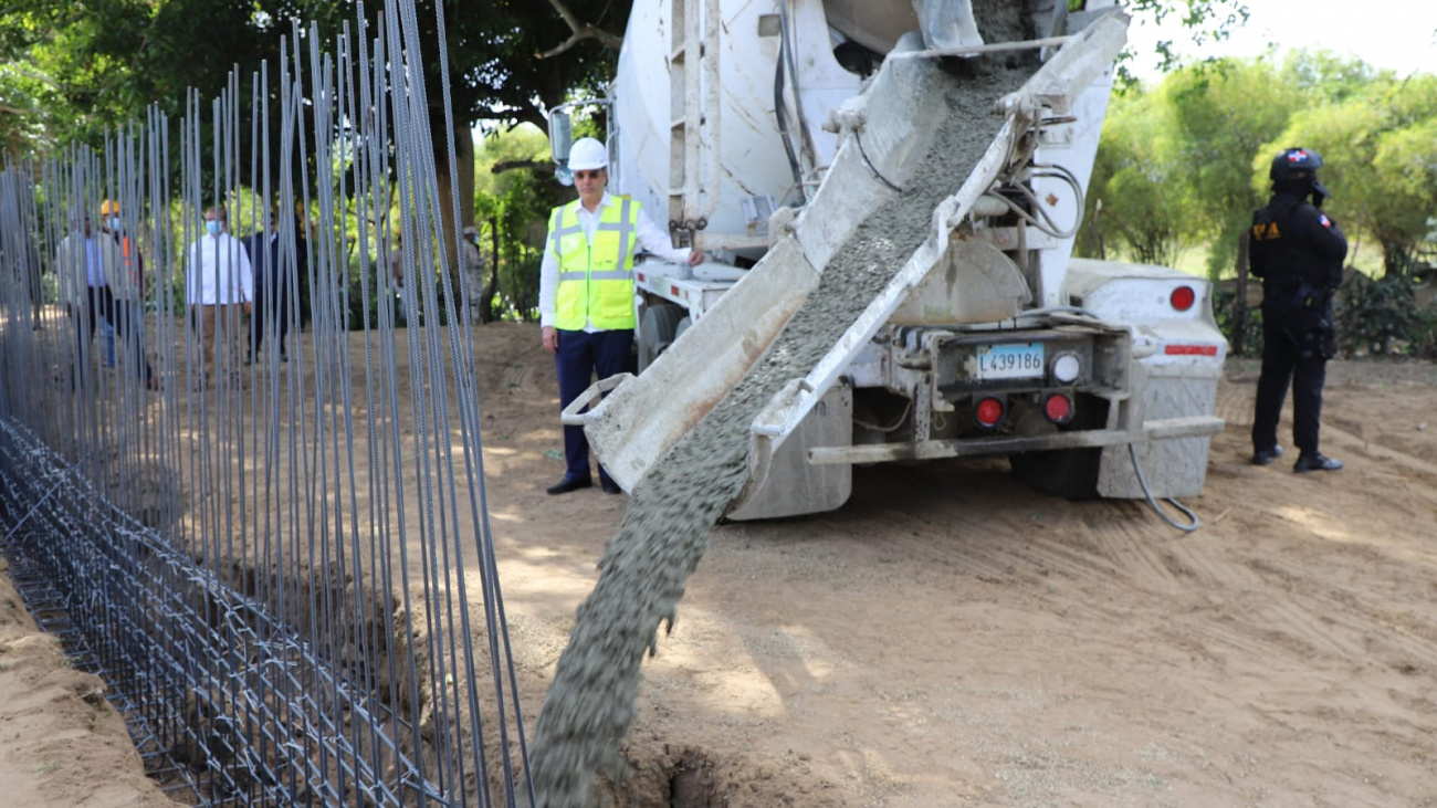 Así Es El Primer Tramo Del Muro Fronterizo Entre República Dominicana Y Haití La Lupa Del Sur 4246