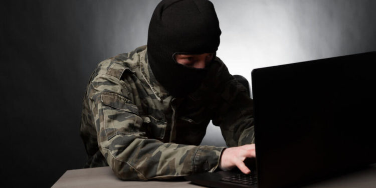 Desmantelan red estafaba vía medios electrónicos