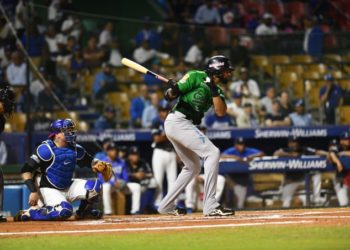 Estrellas ganan primer juego