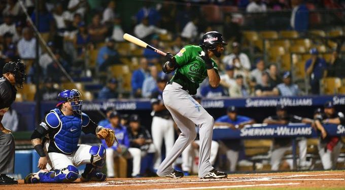 Estrellas ganan primer juego