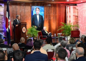 Leonel: «jamás debe aceptarse a organismos extranjeros decir quién es o no dominicano»