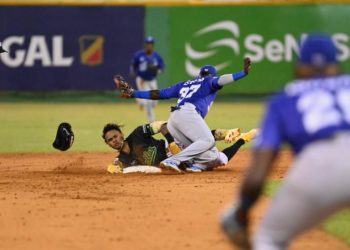 Licey «apaga a palos» Estrellas