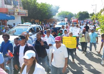 Marchan en Pedernales a favor de Fideicomiso