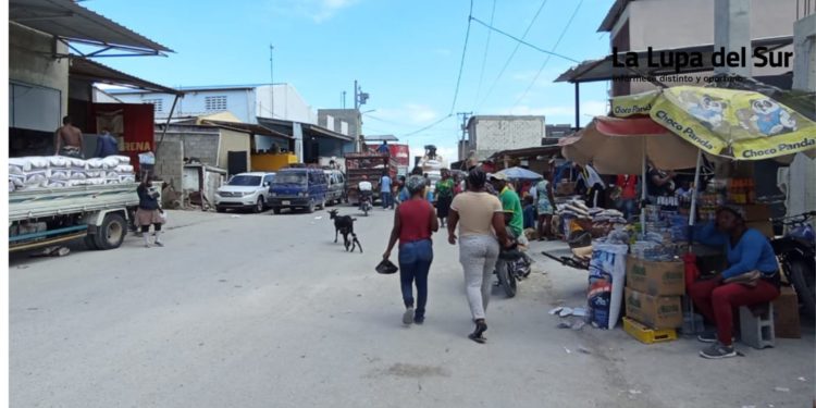 Haitianos van en “masa” mercado de Jimaní