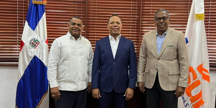 Gestionan electrificaciòn de sectores de Barahona