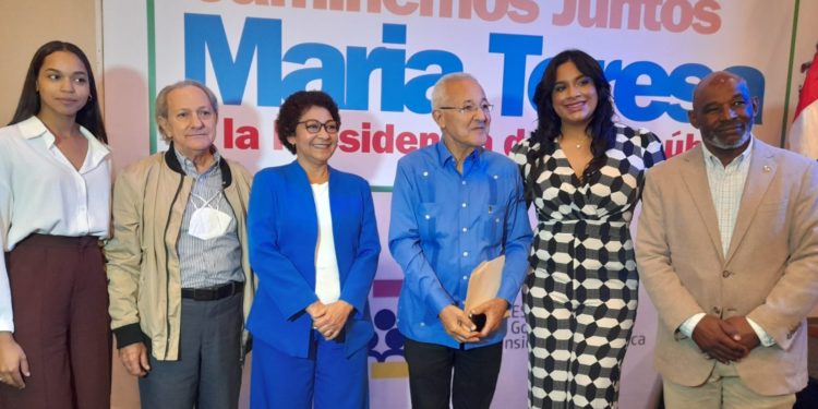 María Teresa Cabrera es presentada como candidata presidencial