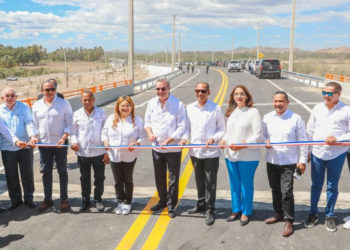 Abinader inagura circunvalación de Azua