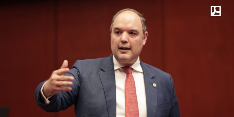 Senador pregunta al presidente: “¿Barahona p´cuándo?”