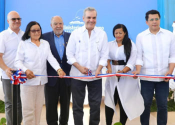 Abinader entregan remosamiento de playas