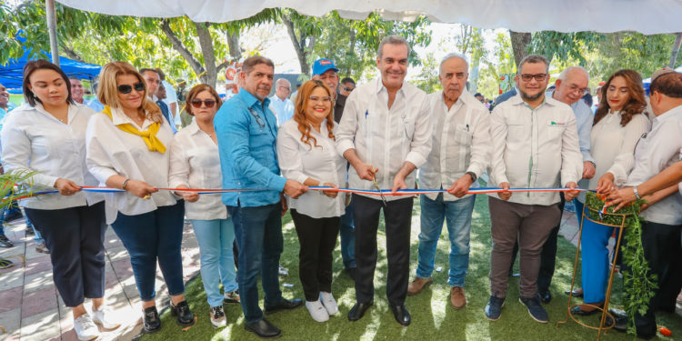 Abinader inaugura Festival del Tomate de Azua
