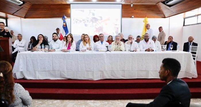 Médicos deciden seguir lucha