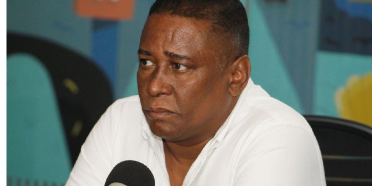 Benny sobre comentario de Néstor: “la paloma le tira a la escopeta”