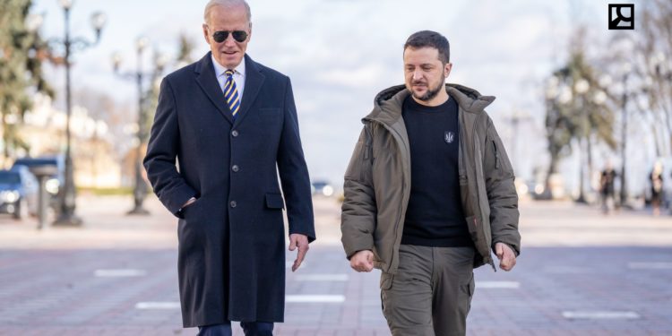 Biden se reúne con Zelensky en Kiev