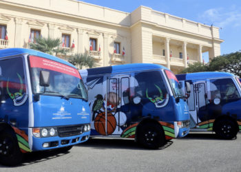 Entregan autobuses a asociaciones de estudiantes