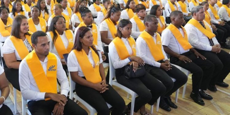 Infotep capacita casi 6,000 en Pedernales