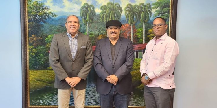 Excoordinador del sector salud del PRM pasa a la Fuerza del Pueblo