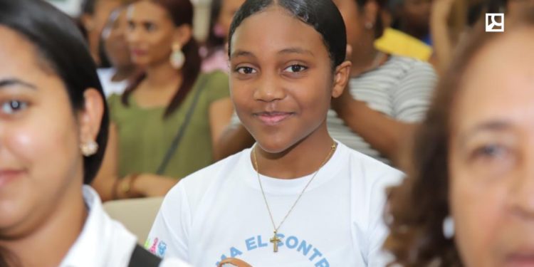 Gradúan casi 500 en «Crianza Positiva» en Barahona