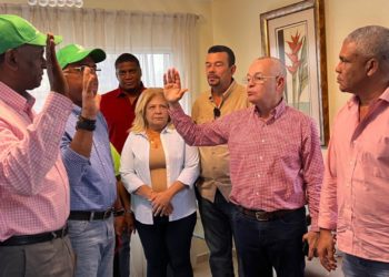 Luis Manuel Báez se juramenta en la Fuerza del Pueblo