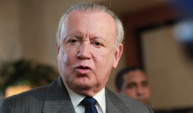 Alburquerque: «con salario de 2011 se adquiría el 88% de la canasta básica, ahora el 41%