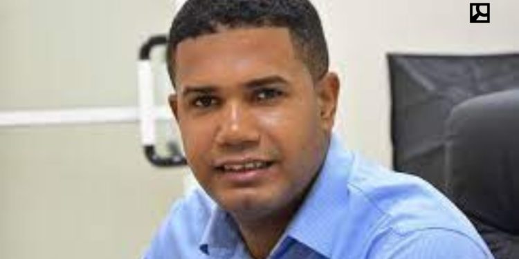 Culpan a Randy si se produce incidente en entrega de minibús