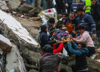 Casi 5,000 murieron en terremoto de Turquía