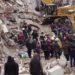 Casi 2,000 muertos causa terremoto en Turquía