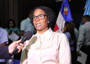 Envían al mediodía estudiantes a sus casas en Barahona