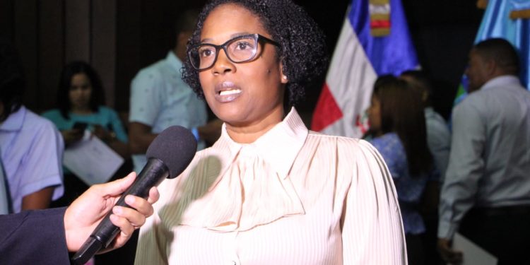 Envían al mediodía estudiantes a sus casas en Barahona