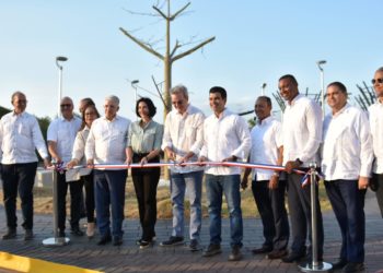 Inauguran primera etapa de saneamiento del arroyo Gurabo