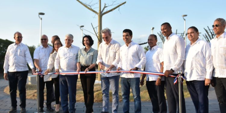 Inauguran primera etapa de saneamiento del arroyo Gurabo