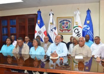 Profesorado «vuelve a la carga» por jubilados y pensionados