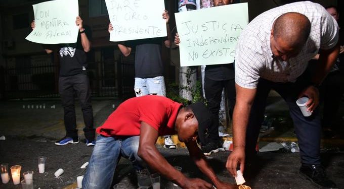 Para manifestante arresto de Gonzalo: “circo” de Abinader