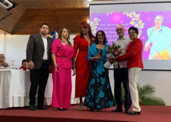 CMD reconoce a la doctora Canario