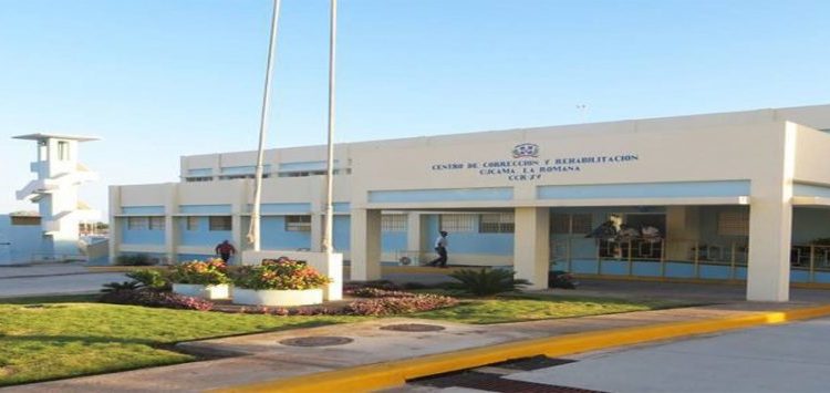 Tres se fugan de CCR La Romana