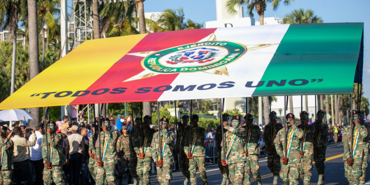 Quitarán botas a guardias que fueron a desfile el 27