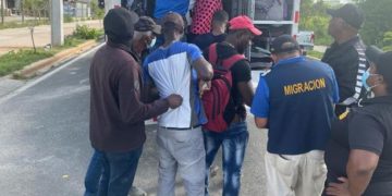 Migración devuelve extranjeros a su país