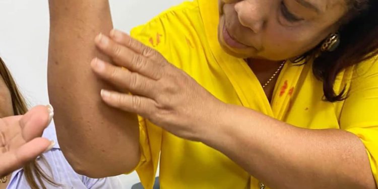 Policías «golpean» a Ñiñín, diputada de Barahona