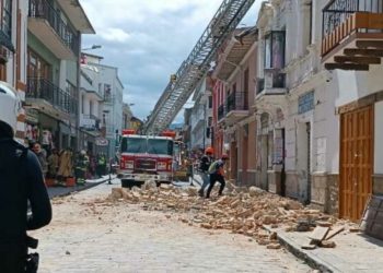 Fallecidos por sismo en Ecuador aumentan a 13