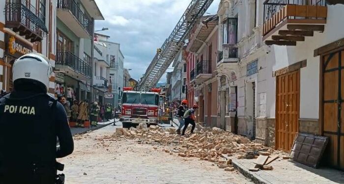 Fallecidos por sismo en Ecuador aumentan a 13