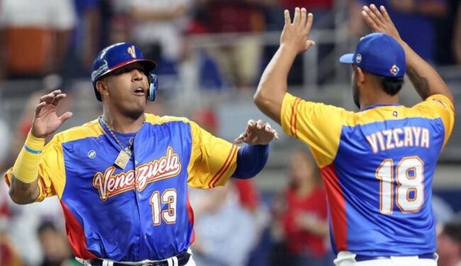 Abinader lanza primera bola en juego que ganó Venezuela a RD