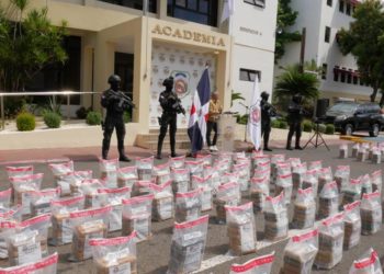 Decomisan más de 2 toneladas de cocaína