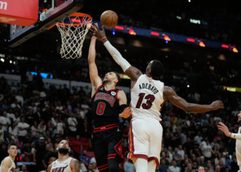 Miami vence a Chicago 102-91