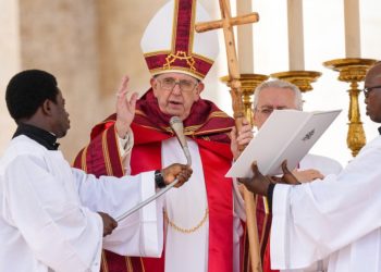 Papa celebra «Domingo de Ramos» al salir de hospital