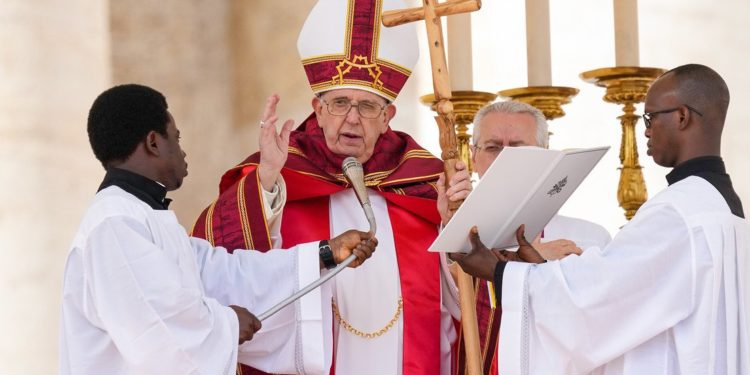 Papa celebra «Domingo de Ramos» al salir de hospital