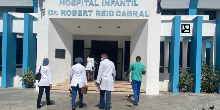 17 niños y niñas ingresados en el Robert Reid en Semana Santa