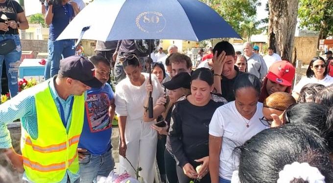 Sepultan locutora y actriz Chantal Jiménez