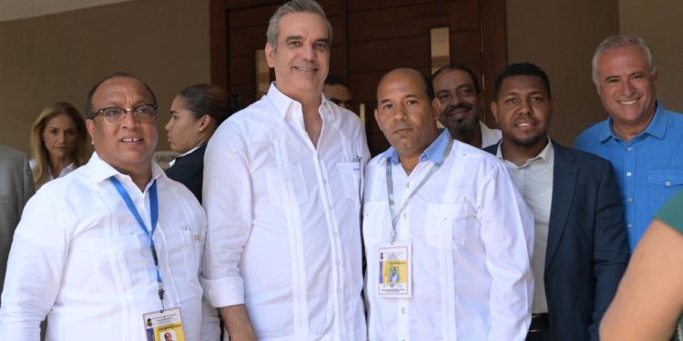 Abinader promete apoyo a Federación de Ajedrez