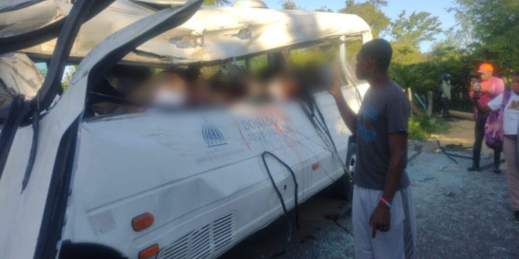 Bus escolar choca con patana y deja varios estudiantes muertos en Hato Mayor